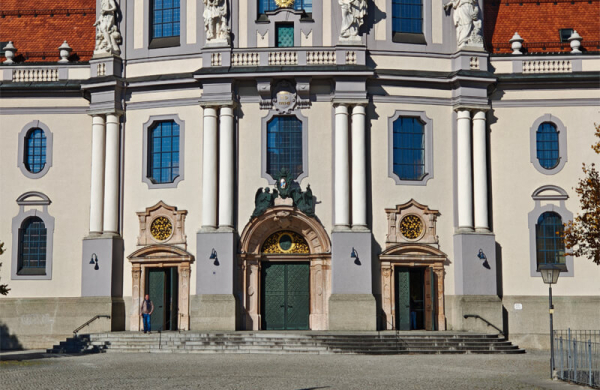 Обзор Xiaomi 17: компактного флагмана с самым мощным процессором