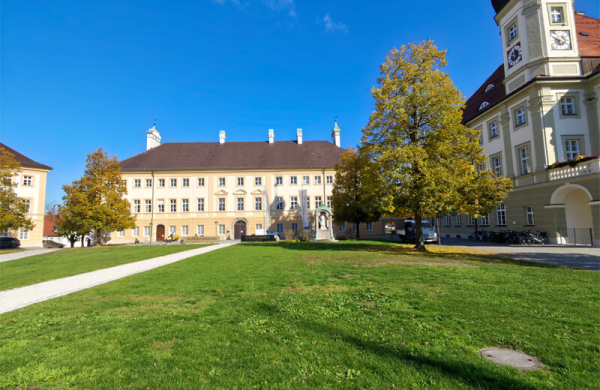 Обзор Xiaomi 17: компактного флагмана с самым мощным процессором