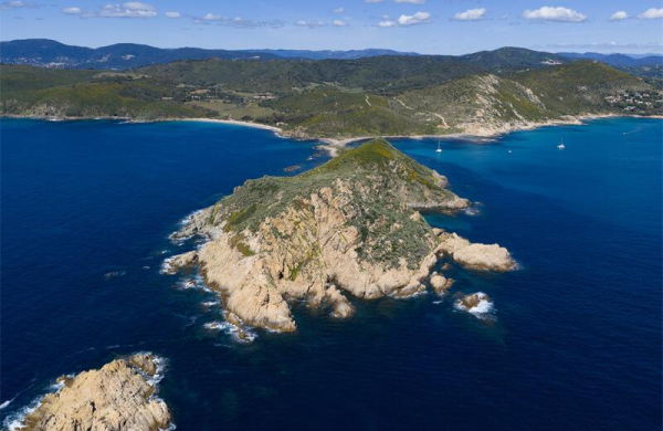 Обзор DJI Mavic 4 Pro: нового эталона среди квадрокоптеров со съёмкой 6K-видео Обзор DJI Mavic 4 Pro: нового эталона среди квадрокоптеров со съёмкой 6K-видео